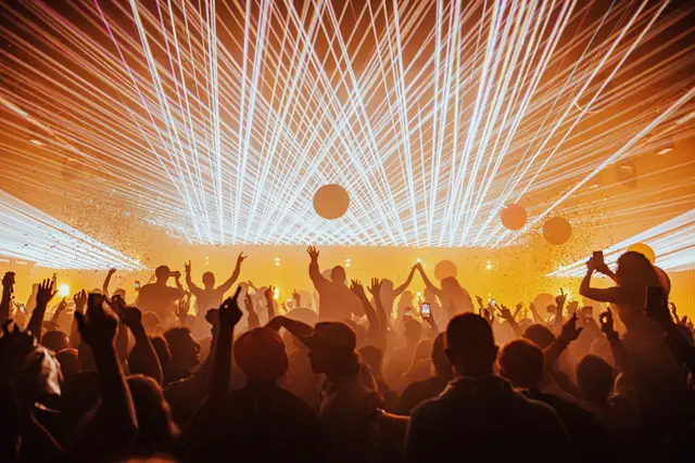 Das Snowbombing-Festival mit dem verrückten Publikum aus England war wieder bestens besucht.  | Foto: Carolina Faruolo