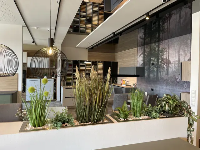 [Anzeige] Ausstellung, Büro und Lager vereint