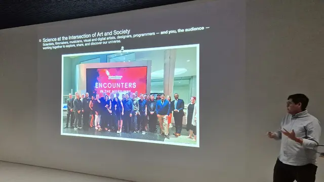 11.04.2026 der Astrophysiker Santiago Torres stellt das Team vor. 