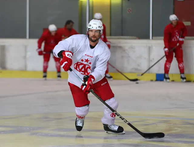 Raphael Herburger geht im Sommer damit in seine bereits neunte Saison in Klagenfurt, wo er mittlerweile eine Familie gegründet hat und sesshaft geworden ist. | Foto: EC-KAC/Pessentheiner