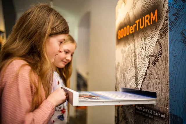 Während der Aktionswoche Internationaler Museumstag können sich Kinder und Familien im Museum "Zwischen Himmel und Erde - Gerlinde Kaltenbrunner und die Welt der 8000er" mit einem Gratis-Quizheft auf eine spannende Kinder-Expedition begeben. Auch Audioguides sind in dieser Woche kostenlos.  | Foto: TVB Pyhrn-Priel / M. Kohlmayr