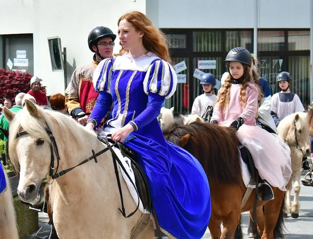 Georgiritt mit Umzug, Festakt und Reiterspielen