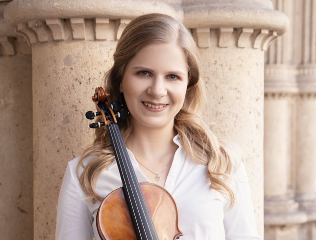 Martina Miedl spricht im Radio über ihr Leben. | Foto: Diane Catch