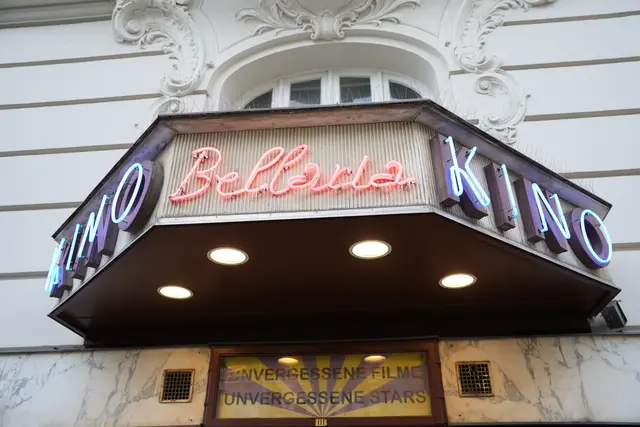 Mit einem Abend voller Freude, dichtem Andrang und großen Erwartungen hat das Bellaria Kino im 7. Bezirk am Donnerstag, 16. April, sein Comeback gefeiert.  | Foto: Sade Jerabek/MeinBezirk