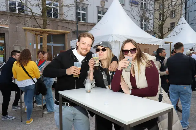 Begeistert von der Umgestaltung: Matze, Jana und Jenny  | Foto: Kendlbacher