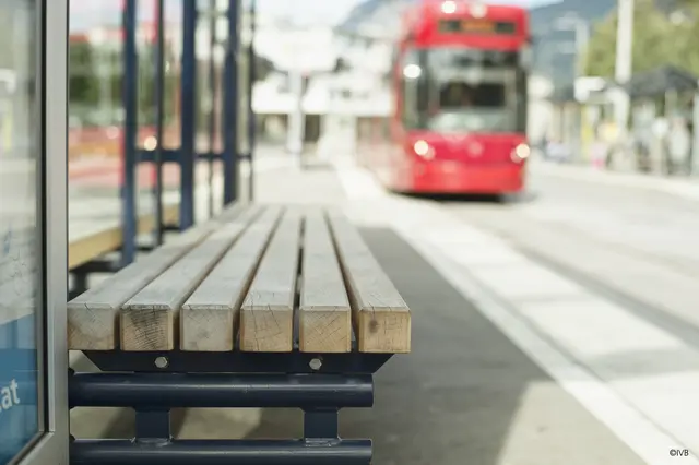 Jugendlicher bei Straßenbahnunfall in Innsbruck verletzt – der 16-Jährige wurde nach der Kollision in die Klinik eingeliefert. | Foto: IVB
