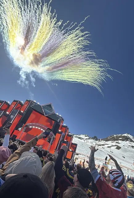 Rauch, Feuer und Lichter runden das Erlebnis ab.  | Foto: JuziDani
