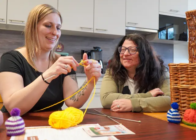 Strickaktion für den guten Zweck im Caritas Haus Vitus