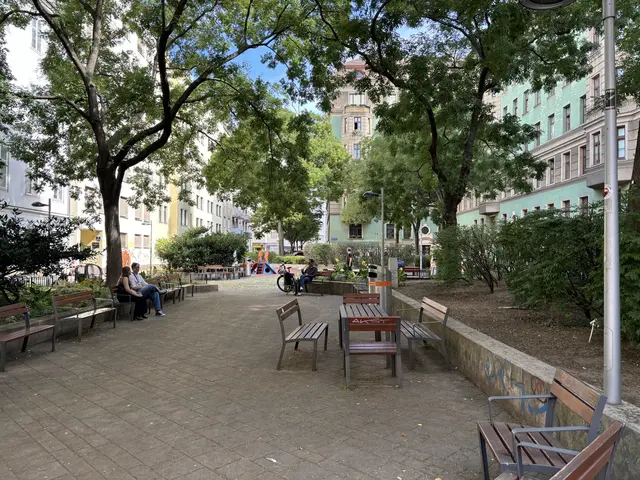 Der Kühnplatz gehört zum Freihausviertel und ist bei Flanierern beliebt. | Foto: Nathanael Peterlini/MeinBezirk