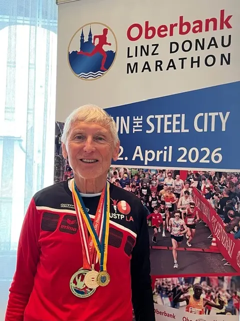 Der Purkersdorfer zeigt seine Medaillien stolz her - Chapeau!  | Foto: Musil