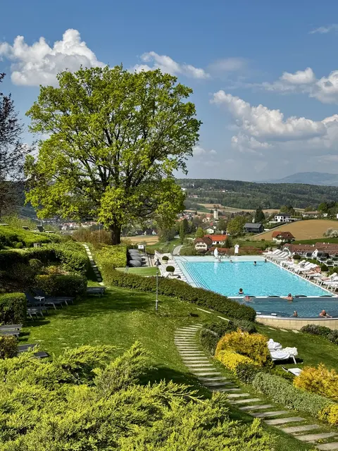 Ein Juwel! Schwimmen im Freien, bei so einem Ausblick! | Foto: Alle Bilder von Wilfried Ledolter