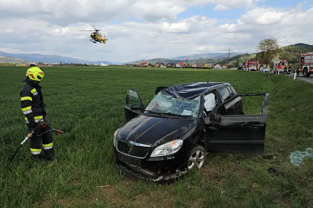 Das Unfallauto landete im Feld. | Foto: FF/Zeiler