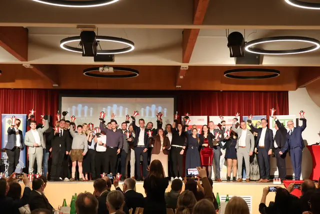 Beim Galaabend waren alle Blicke auf die frischgebackenen Lehrabsolventen und Meister gerichtet.  | Foto: MeinBezirk/Constance Haslberger