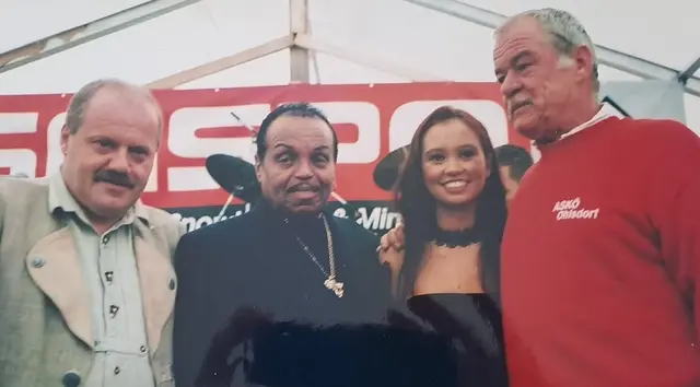 Charly Kaar (l.) traf im Laufe seiner 42-jährigen Show-Karriere auch viele Promis – unter anderem Joseph Jackson, den Vater von Michael Jackson, der von 1928 bis 2018 lebte. | Foto: Kaar