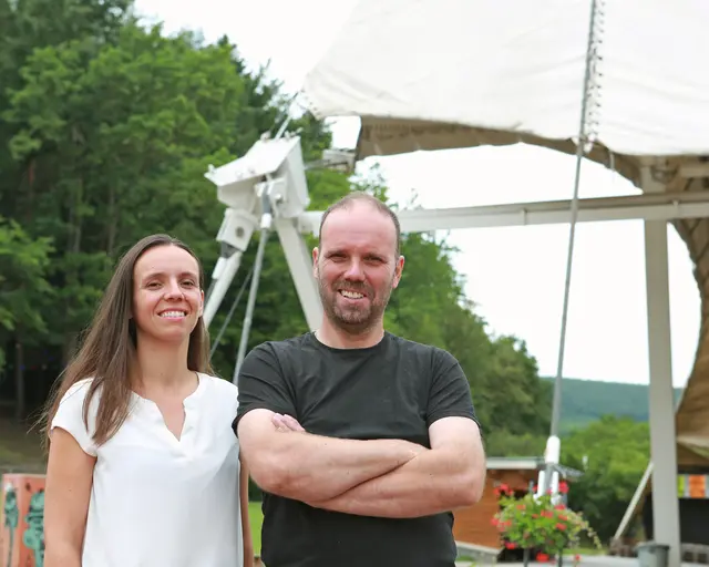 Juliane Bogner und ihr Bruder Franz Peter Bogner sind mit den Wiesen Festivals aufgewachsen.  | Foto: Hans Wetzelsdorfer