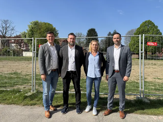 Luden am Freitag zum Pressetermin: Markus Hiebaum (Direktor MS Dr. Renner), Thomas Papst (Direktor MS Albert Schweitzer), Barbara Gmeiner (Direktorin VS Bertha von Suttner), Stephan Adam (Direktor Mittelschule Graz-Straßgang) | Foto: MeinBezirk/Antonia Unterholzer