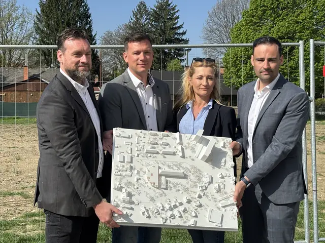 Das Bauprojekt an der Mittelschule Dr. Renner ist bereits fortgeschritten – jetzt ist unklar, wie es weitergeht.  | Foto: MeinBezirk/Antonia Unterholzer