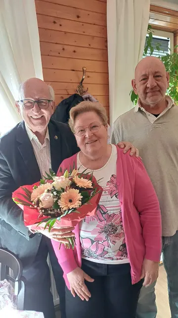 Geburtstagskind Renate Kager mit Rudolf Donninger und Toni Imre  | Foto: Donninger