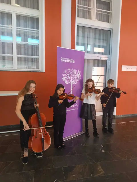 Hier spielen junge Musikerinnen und Musiker in Bruck | Foto: YSSO