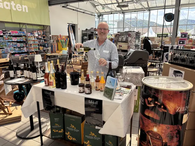 Alois Zeilinger vom Weingut Zeilinger-Wagner lud zum Verkosten seiner Weine ein. | Foto: Pricken