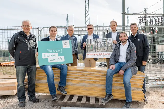 Netz NÖ Hochspannung Robert Gegenbauer, Nationalrat Lukas Brandweiner, Groß Gerungs Amtsleiter Andreas Fuchs, Bürgermeister der Stadtgemeinde Groß Gerungs Christian Laister, Netz NÖ Abteilungsleiter Christian Schirmer, Netz NÖ Projektleiter Peter Zierler und Netz NÖ Regionsleiter Waldviertel Walter Trachsler. | Foto: Netz NÖ/Leister
