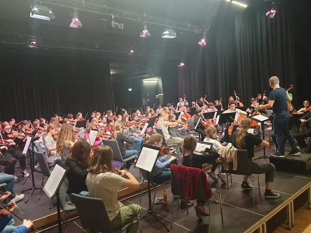 Junge Streichmusikerinnen und -musiker geben ihr Jubiläumskonzert. | Foto: YSSO