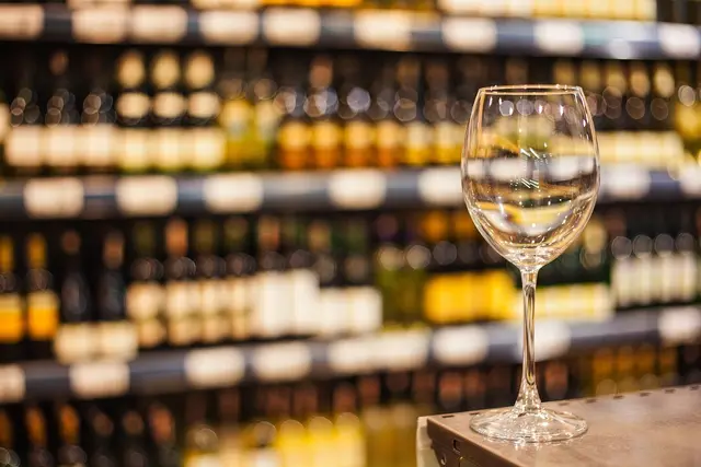 An der Hochschule Burgenland wird eine Neuausrichtung des Masterstudiengangs Internationales Weinmarketing vorgenommen, um die Karrierechancen der Absolventinnen und Absolventen zu erweitern.  | Foto: Engin Akyurt auf Pixabay