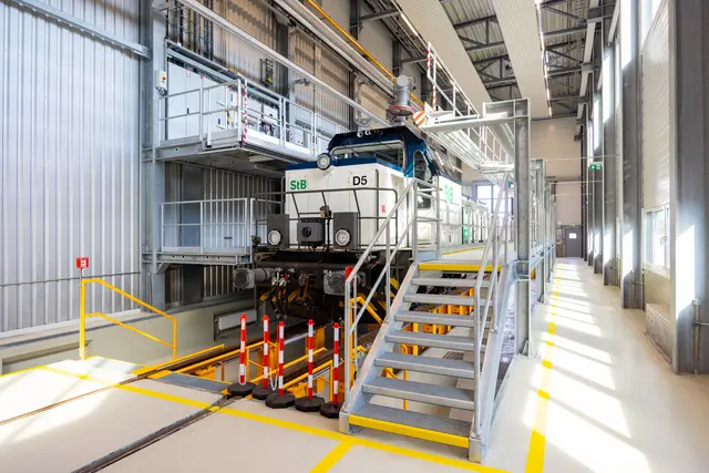 Die Erweiterung der bestehenden Halle umfasst ein zusätzliches Hallengleis für Arbeiten an Triebfahrzeugen, Güter- und Personenwägen. | Foto: STB/Harry Schiffer