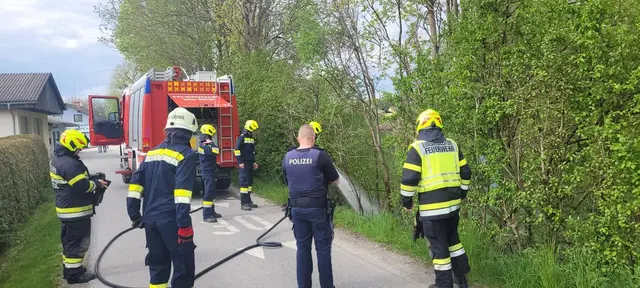 Die Einsatzkräfte waren mit fünf Fahrzeugen vor Ort und löschten den Brand schnell. | Foto: FF Köppling