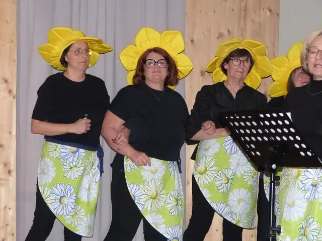 Als blühende Sonnenblumen sangen die Teammitglieder bei den eigens verfassten Songs mit. | Foto: Vanessa Wittmann