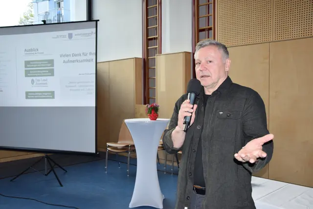 Wolfgang Fehleisen: Die  Verkehresampeln sind intelligent geworden | Foto: MeinBezirk/Josef Strohmeier