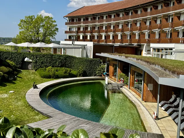 Traumhafter Schwimmteich im Saunabereich! | Foto: Alle Bilder von Wilfried Ledolter