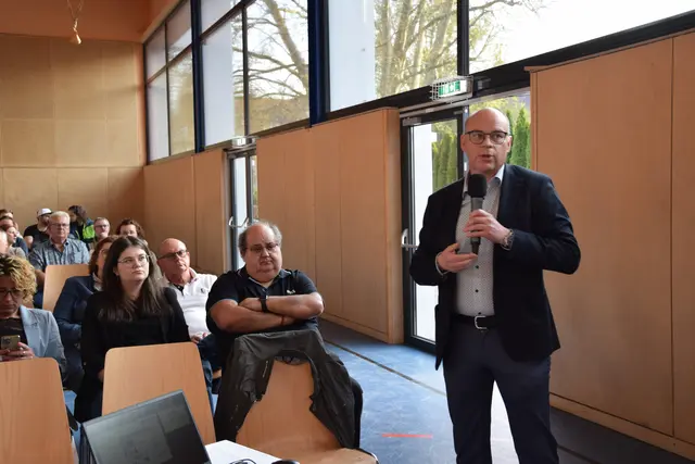 fachkundige Präsentation  | Foto: MeinBezirk/Josef Strohmeier