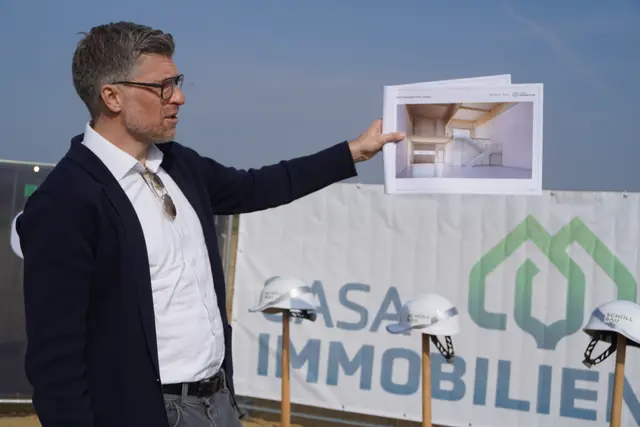 Im ersten Schritt werden zwei der fünf Hallen gebaut. | Foto: MeinBezirk / Jennifer Flechl
