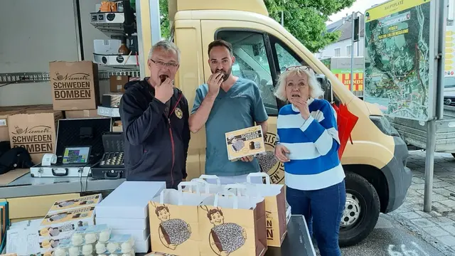 Schwedenbomben beim Wochenmarkt vor dem Muttertag