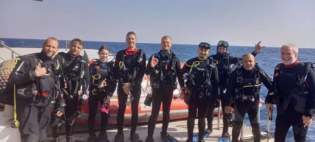 Was gibt es Schöneres, als wenn sich Urlaub mit Tauchsport verbinden lässt. Obmann Terence Sadjak (1.v.l.) ist begeistert. | Foto: TSV Blackdivers Austria