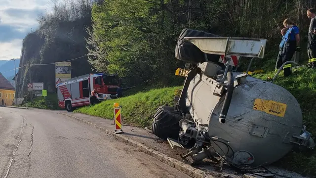 Güllefass kippte um - Bergung dauerte Stunden am Mittwochabend