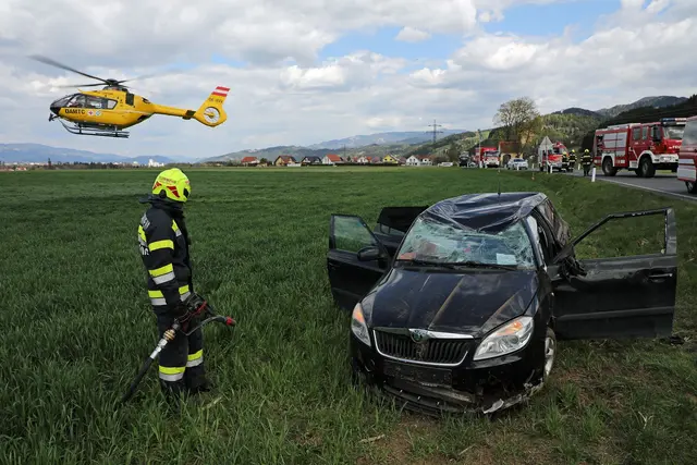 Auto überschlägt sich, vier Insassen wurden verletzt