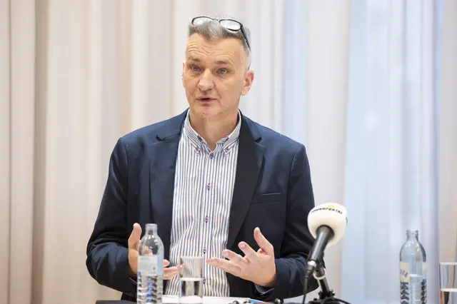 Stadtrat Manfred Eber kündigte am Mittwoch ein vorzeitiges Aus für Bauvorhaben an fünf Schulen an.  | Foto: Stadt Graz/Fischer