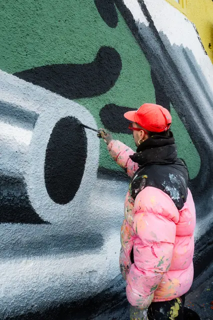 Künstler HNRX gestaltet im Rahmen von "KEINHEITSBRAUN“ die Viaduktbögen in Innsbruck neu. | Foto: Manuel Kokseder