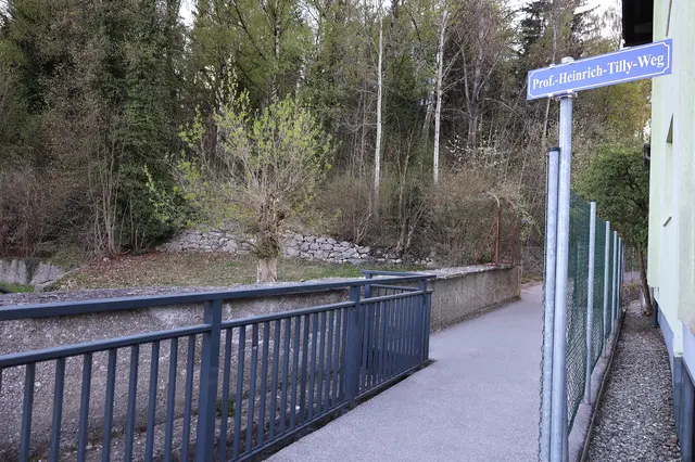 Der neu benannte Prof.-Heinrich-Tilly-Weg verbindet zwei Ortsteile. | Foto: MG Telfs/Hackl