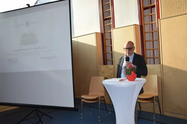 GR Andreas Vondrak  bei der Begrüßung  | Foto: MeinBezirk/Josef Strohmeier