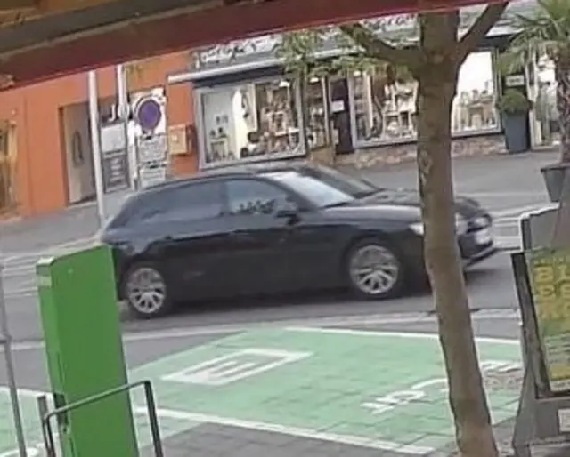 Unbekannter feuert aus Audi am Hauptplatz – Polizei sucht Zeugen