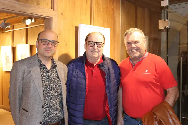 Stefan Rueland ist Bürgermeister in Tarrenz und zugleich Bezirksfeuerwehrinspektor in Imst, im Bild ist er mit Helmut Pöll vom Alpinarium Galtür und Stefan Winkler aus Kufstein, der ebenso wie Thomas Greuter – „Bezirksfeuerwehrinspektor außer Dienst“ ist.  | Foto: Elisabeth Zangerl