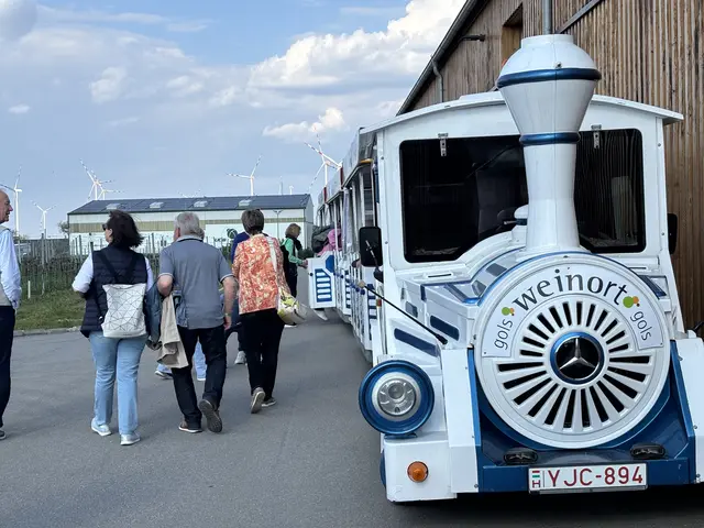 Mit dem Shuttlezug ging es zu den Weinbauern.  | Foto: Victoria Nagy/MeinBezirk