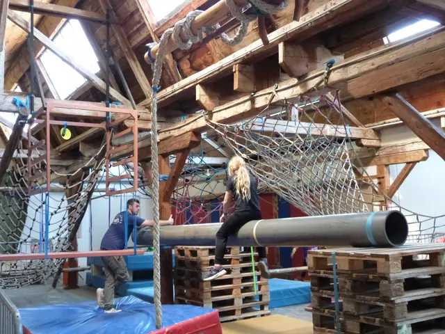 Mittendrin statt nur dabei: Begeisterte Kinder kämpfen sich Hindernis für Hindernis voran. | Foto: Vanessa Wittmann