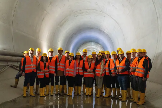 Die Mitglieder der Verkehrsausschüsse von Nationalrat und Tiroler Landtag auf Lokalaugenschein im Brenner Basistunnel. | Foto: Tiroler Landtag/Oswald