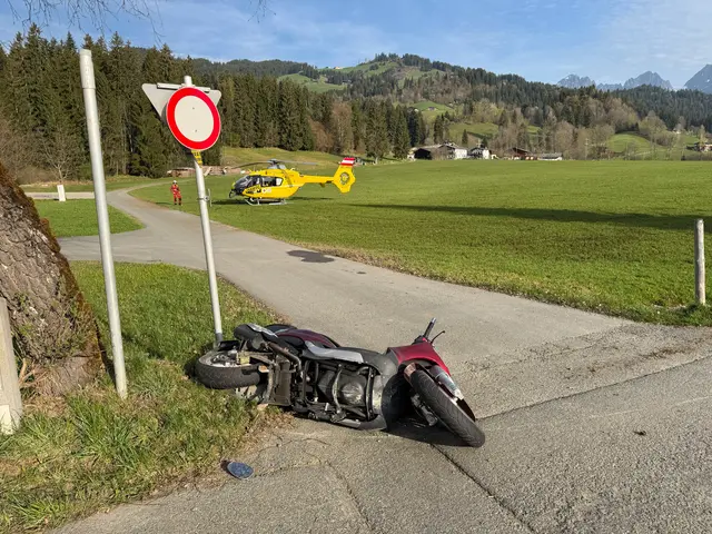 Von Ainet bis Kitzbühel, Pkw und E-Bike-Unfälle fordern Retter