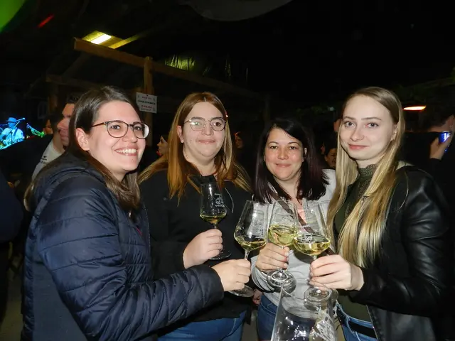 Anna Hofka, Steffi Fellhofer, Birgit  Trautendorfer, Chatharina Dnoak hatten einen Grund zum Feiern. | Foto: Heribert Punz