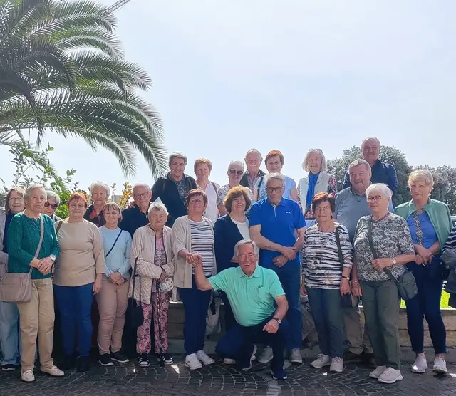 Senioren genossen sonnige Tage am Meer in Portorož